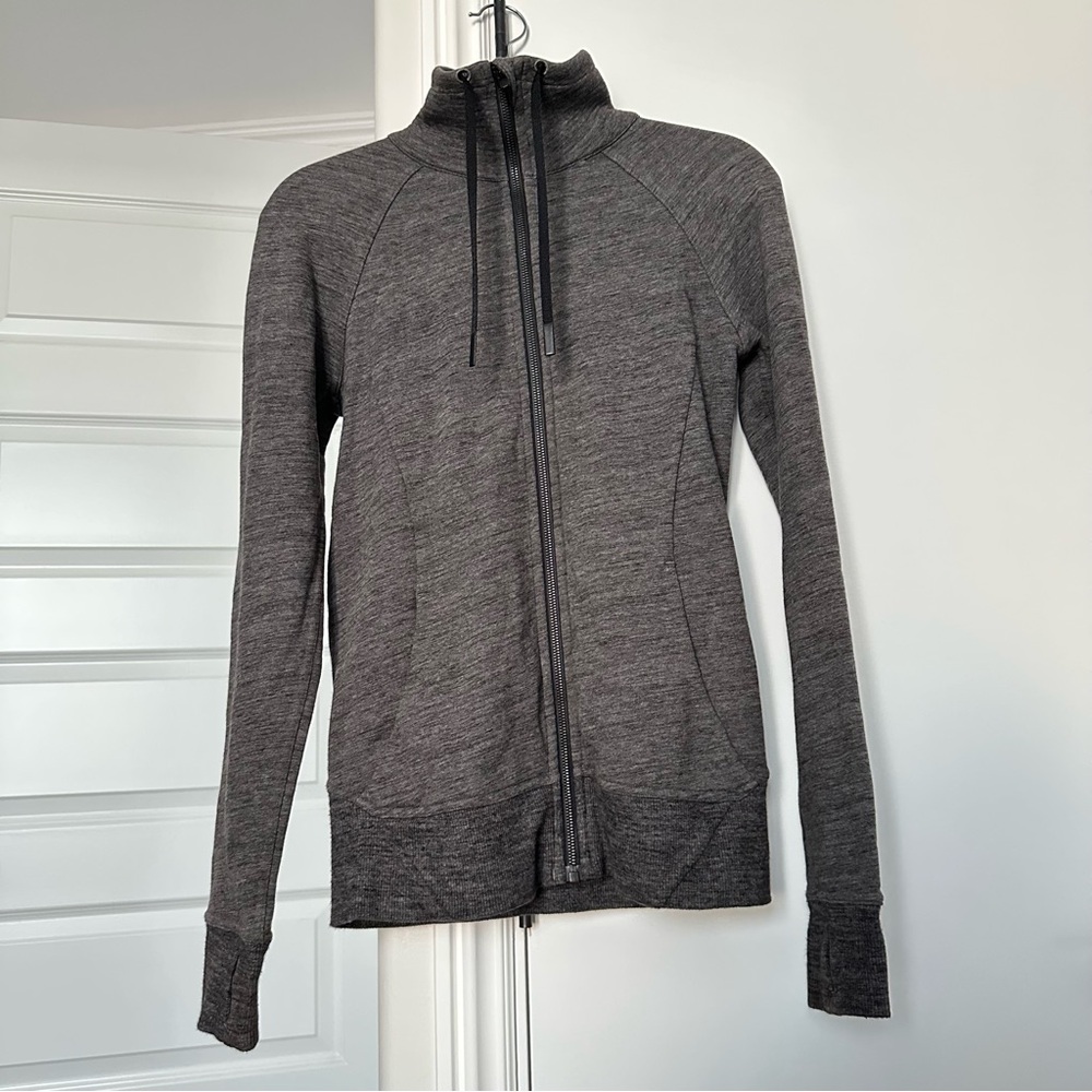 Lululemon Athletica Charcoal Sweater Size 4